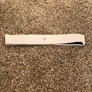 ALL WHITE LULULEMON HEADBAND